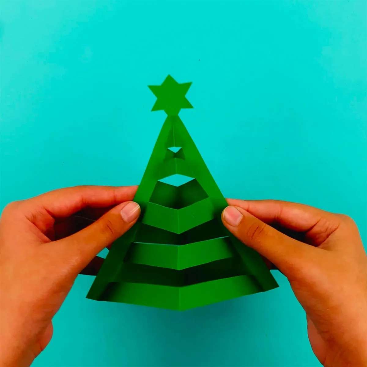 اصنع شجرة الكريسماس ثلاثية الأبعاد | مدينة الخدام - أفكار وأنشطة مدارس الأحد